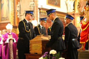 Uroczystości pogrzebowe księdza infułata Władysława Bochnaka (11)