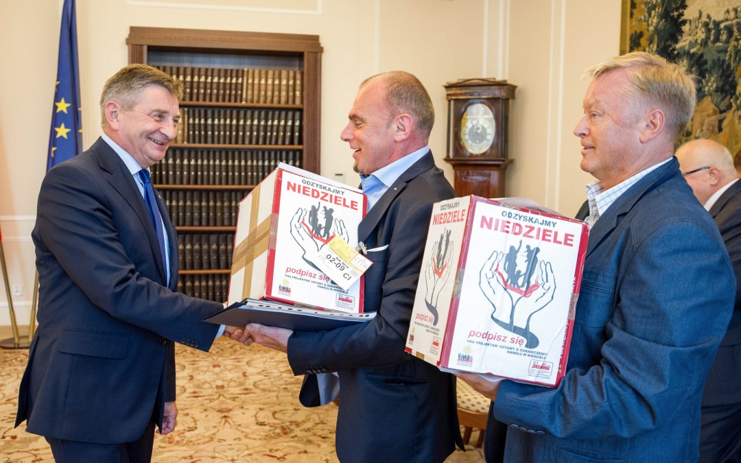 Ponad pół miliona podpisów Polaków popierających projekt Ustawy o ograniczeniu handlu w niedziele!