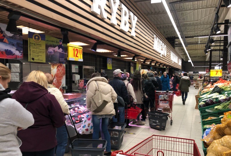 Streszczenie raportu z badania przprowadzonego wśród pracowników handlu w zakresie funkcjonowania przepisów o ograniczeniu handlu w niedziele i święta oraz oceny warunków pracy w sektorze handlu w dobie epidemii COVID-19