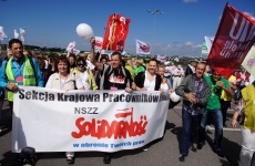 Międzynarodowa pikieta przed AUCHAN