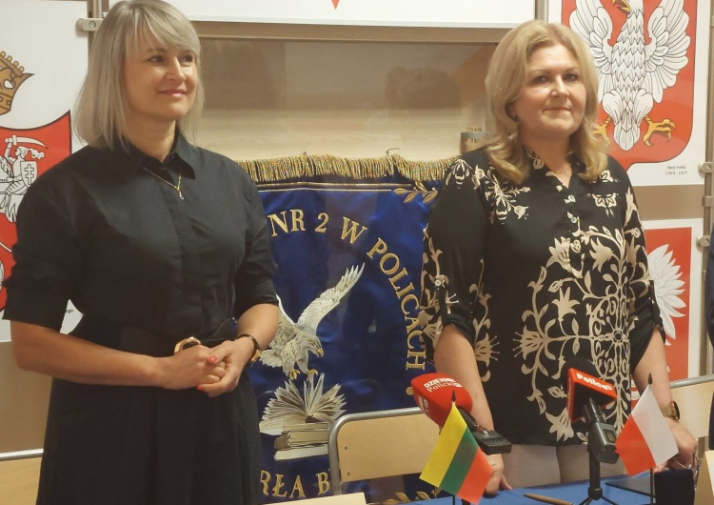 Dyrektorki Gimnazjum im. Longina Komołowskiego w Połukniu – Renata Krasowska i SP nr 5 w Policach – Barbara Fijołek / fot. NSZZ "S" Region Pomorze Zachodnie