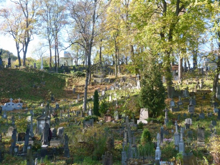 Porządkowanie nekropolii na Kresach