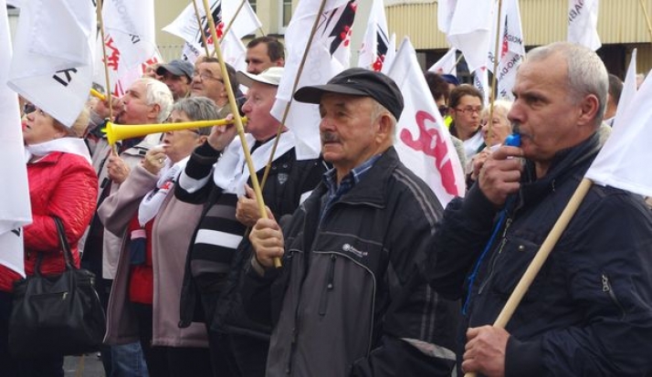 Protest górniczych emerytów przed Kompanią Węglową