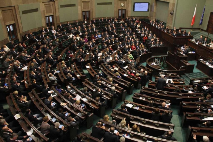 Sejm przyjął program 500+