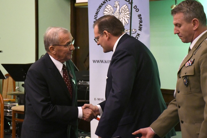 Zjazd działaczy opozycji antykomunistycznej. Odznaczenie dla M. Jankowskiego z &quot;S&quot; w Zielonej Górze