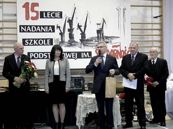 Ksiądz Jerzy Popiełuszko patronem gimnazjum w Wąglikowicach