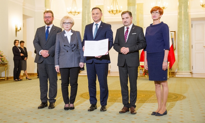 Prezydent Andrzej Duda podpisał ustawę podwyżkową dotyczącą pracowników służby zdrowia