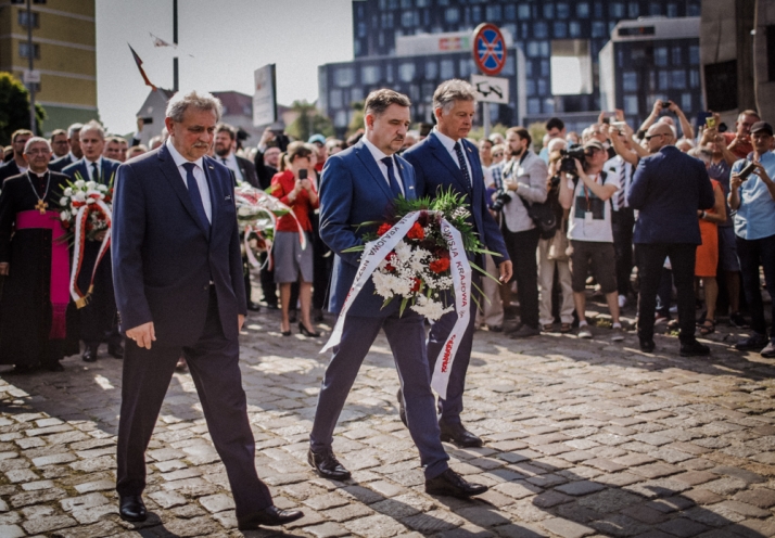 Gdańsk: Obchody Sierpnia &#039;80. Uroczystość w Sali BHP, powołanie Instytutu Dziedzictwa &quot;S&quot;