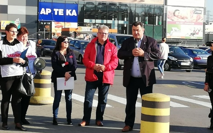 Solidarność protestuje przed Tesco w obronie przewodniczącej!