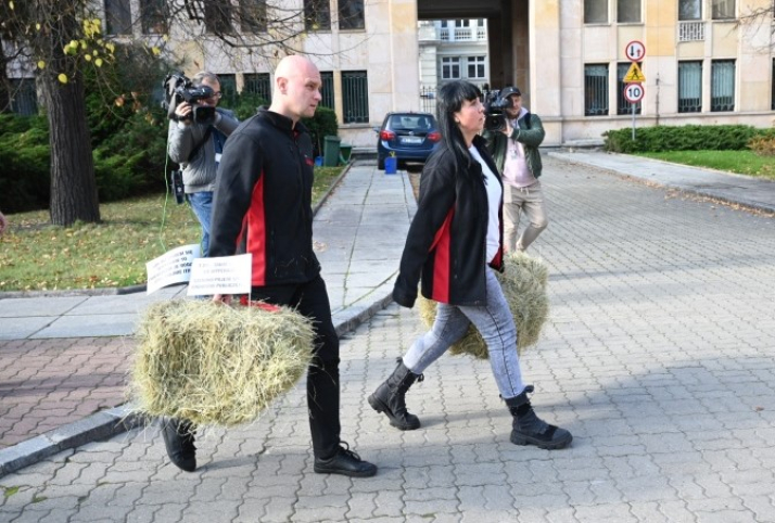 Happening „7,8 proc. podwyżki? Takim sianem się wypchajcie!”