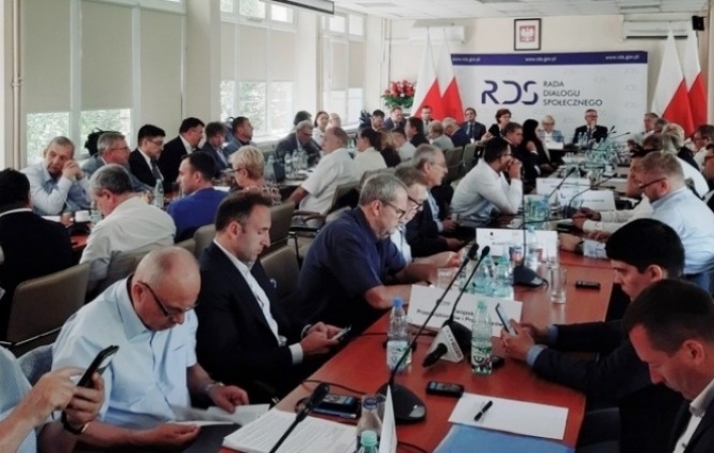 Organizacje zasiadające w RDS chcą zniesienia ograniczenia handlu w niedzielę