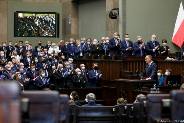 Rodzina, bezpieczeństwo, praca, inwestycje i godność!