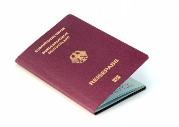 Niemal 6 tys. Polaków otrzymało w 2015 r. niemiecki paszport