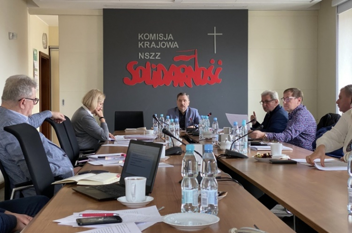 „Solidarność” o nowelizacji Nowego Ładu: Pełne składki zdrowotne dalej na barkach pracowników