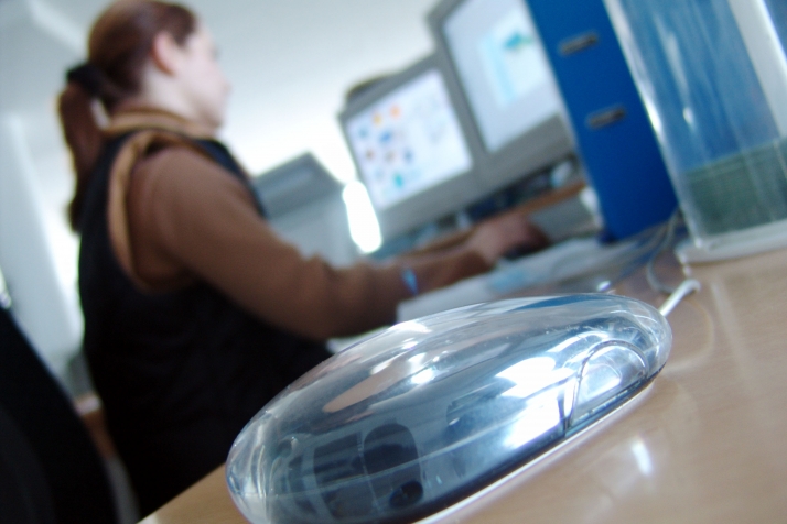 Prawie połowa Polaków ma problem z uzależnieniem od pracy