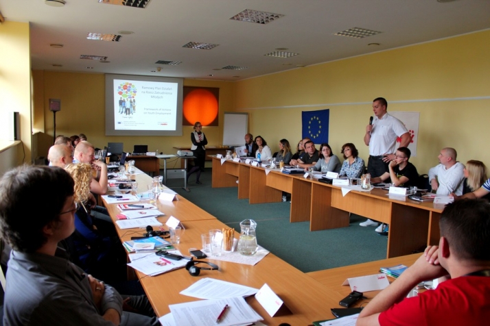 „Potrzebna świeża krew”.  Młodzi chcą działać