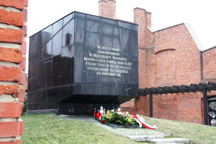 Łódzka &quot;Solidarność&quot; uczciła ofiary dwóch zbrodniczych systemów