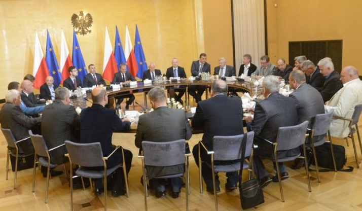 Potrzebna konsolidacja, a nie ślepe cięcia