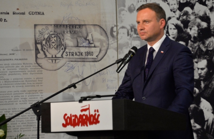 Dzisiaj potrzebujemy jeszcze większej solidarności. Prezydent Duda w sali BHP.