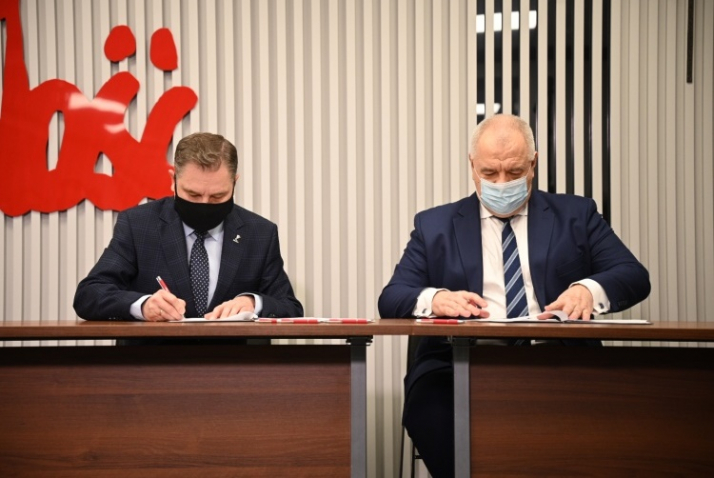 Solidarność oraz prezesi Orlenu, Lotosu i PGNiG podpisali umowę społeczną!