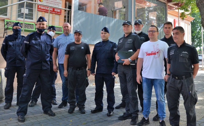 Opolscy mundurowi oddali krew z okazji 40-lecia NSZZ &quot;S&quot; i święta policji