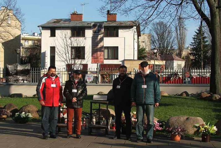 Związkowcy z MZK strażnikami grobu patrona „Solidarności”