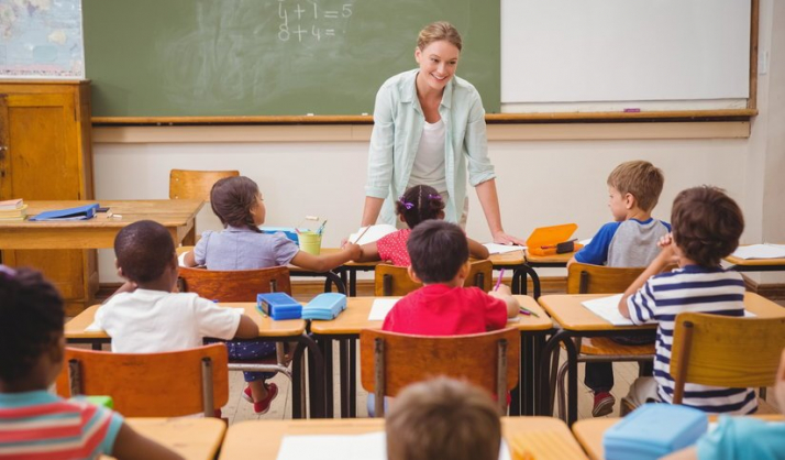 &quot;S&quot; sprzeciwia się wprowadzaniu podwyżek dla nauczycieli kosztem utraty 40 tys. miejsc pracy
