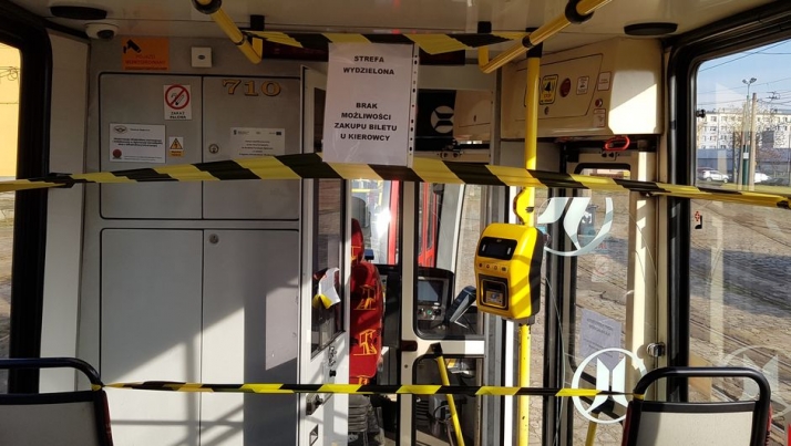 Środki ostrożności w autobusach i tramwajach