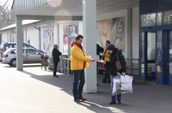 Lidl dzieli klientów na biednych i bogatych