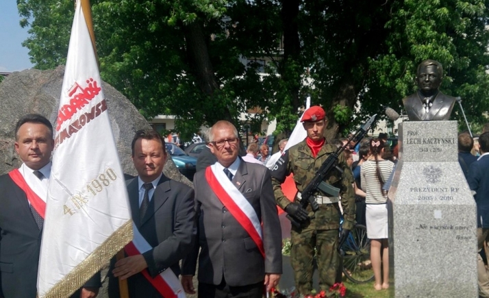 Odsłonięcie popiersia Lecha Kaczyńskiego w Mińsku Mazowieckim