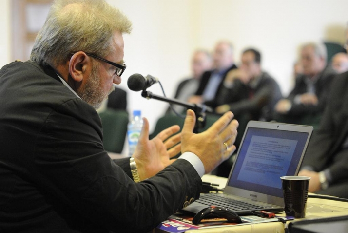 Henryk Nakonieczny prezentuje Komisji Krajowej projekt nowej formuły dialogu społecznego