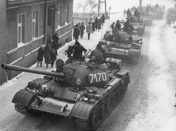 25 stycznia 1982. Sejm zatwierdza wprowadzenie stanu wojennego