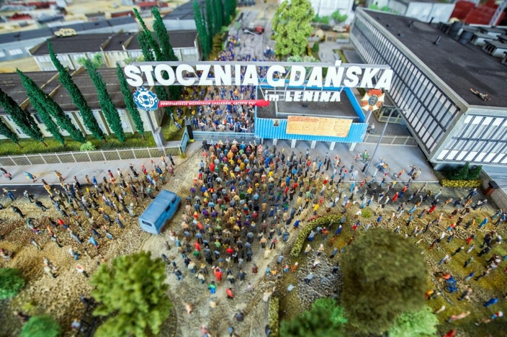 Sierpień na 12 metrach