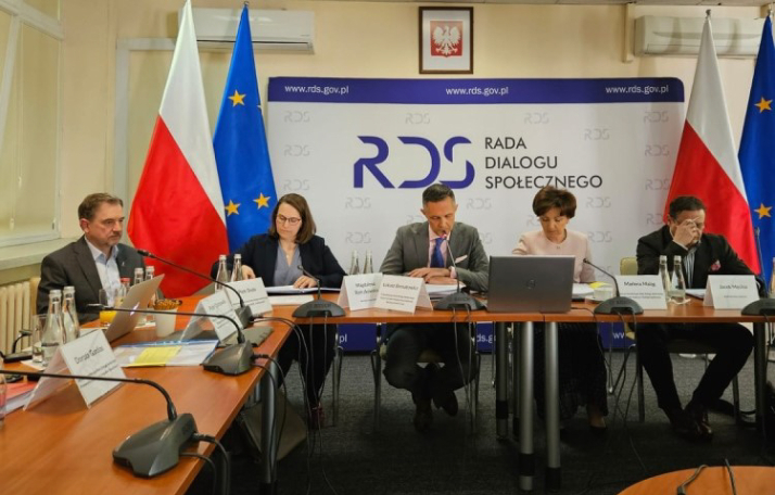 RDS: Blisko 3 proc. wzrost PKB i inflacja na poziomie 6,5 proc.
