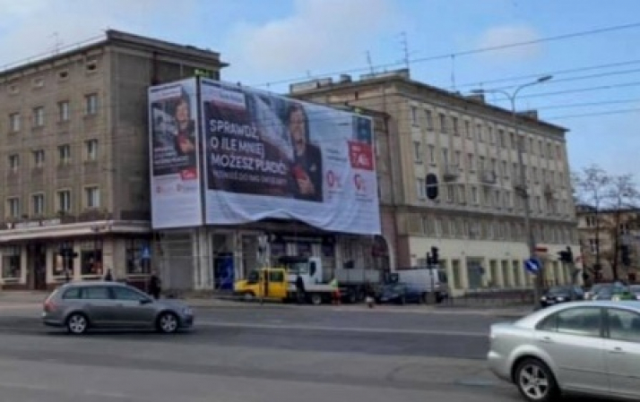 W Gdańsku-Wrzeszczu stanął gigantyczny baner reklamowy. Na &quot;S&quot; nałożono karę, tym razem urzędnicy... nie widzą problemu