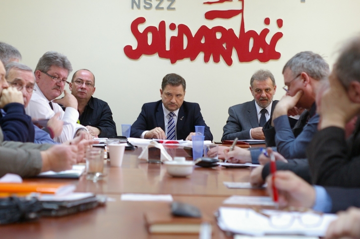 Rząd łamie elementarne zasady dialogu społecznego i wprowadza groźną ustawę