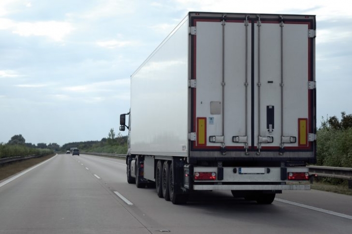 Postęp ws. zmian w dyrektywie o delegowaniu. Ale niepewny los kierowców transportu międzynarodowego