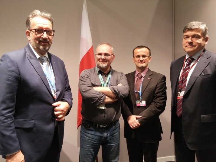 na zdjęciu prof. M. Ostojski, T. Chruszczow (MOŚ), G. Trefon (FZZ) i R. Szewczyk (Solidarność)