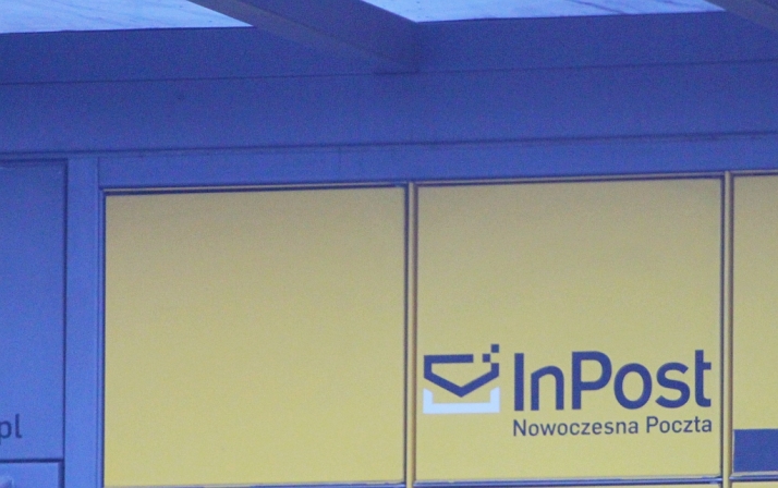 InPost wygrywa publiczne przetargi. Nie zatrudnia na etatach.