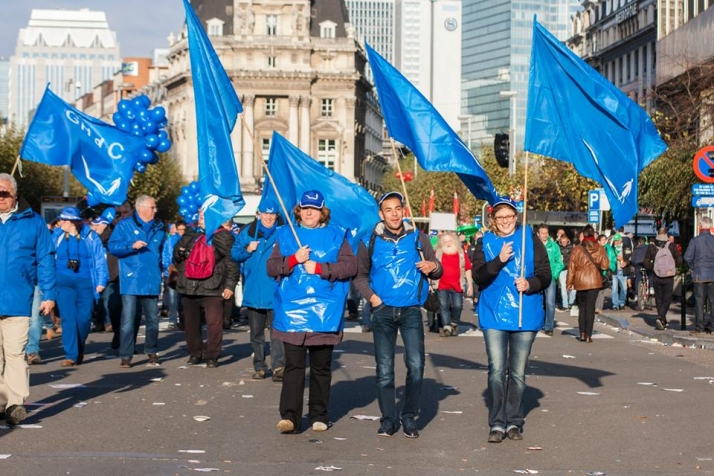 Petardy i kamienie. Belgowie protestują