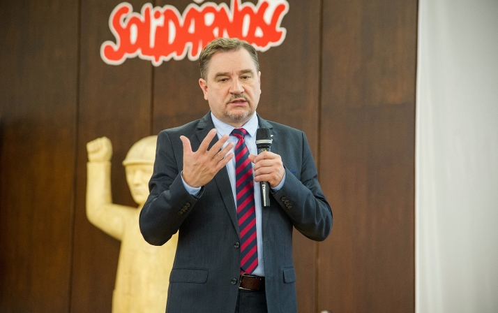 Jeśli premier daje Tornistry+, to pieniądze są. Dlaczego nie ma więc na odmrożenie funduszy?