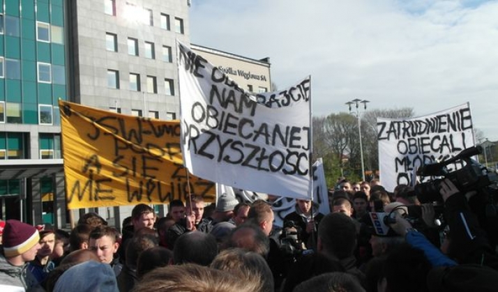 Zatrudnić obiecali. Młodych okłamali