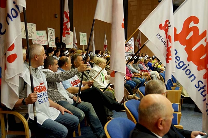 Radni wbrew społecznym protestom