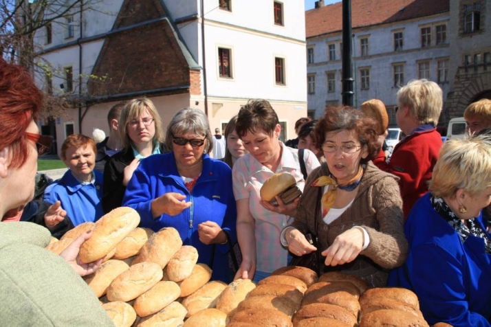 Polacy o ograniczaniu handlu w niedziele. Badanie IBRiS