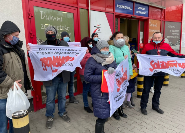 Protest związkowców w Cieszynie. Supermarket ogłosił się dworcem autobusowym, by ominąć ustawę o ograniczeniu handlu w niedziele
