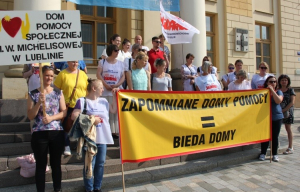 Pracownicy lubelskich DPS-ów nadal protestują. Znów przypomnieli radnym o swoich postulatach