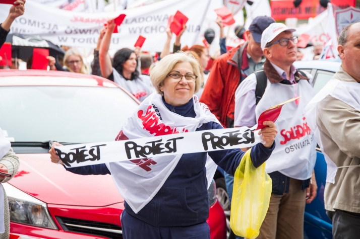 Oświata walczy o swoje. Od 25 lutego rozpocznie się akcja oflagowania szkół!
