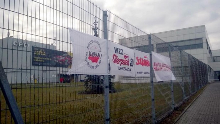 Zarząd gliwickiej fabryki Opla rozpoczął rozmowy ze związkami zawodowymi
