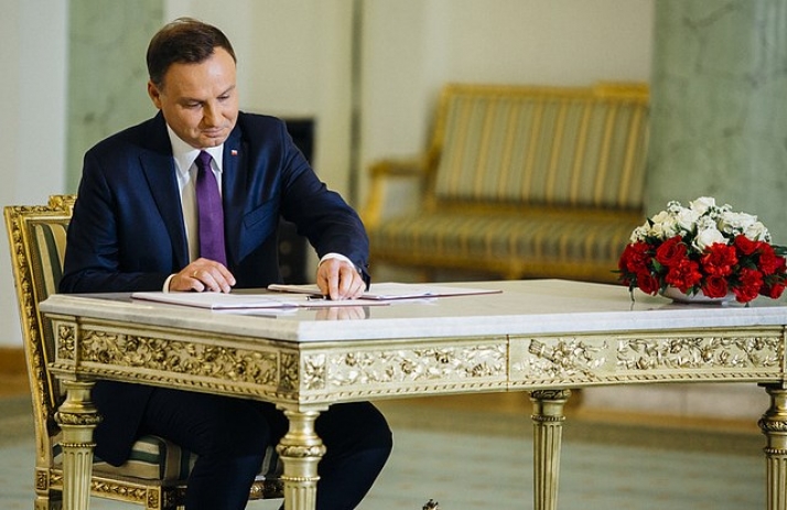 Prezydent podpisał tzw. małą ustawę medialną – oświadczenie „S”