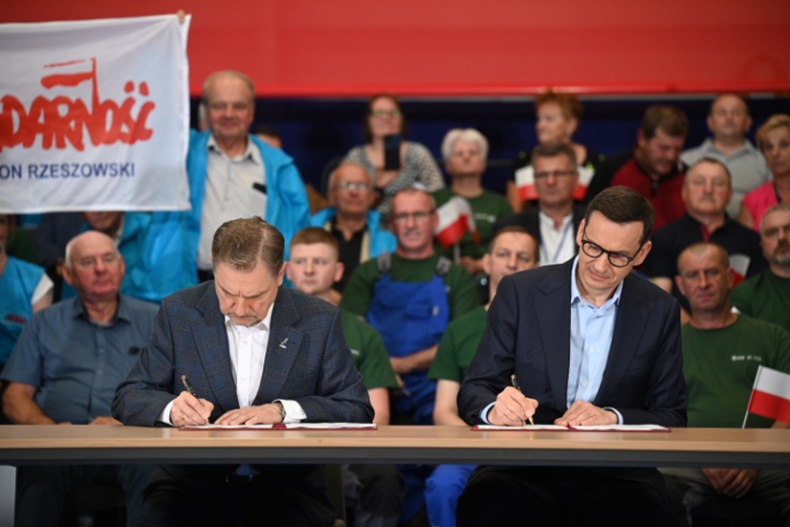 Porozumienie pomiędzy Solidarnością a rządem. Przełomowe rozwiązania dla pracowników!
